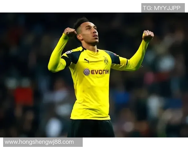 围绕足球地表最强球星展开全面解析其辉煌成就与未来发展方向